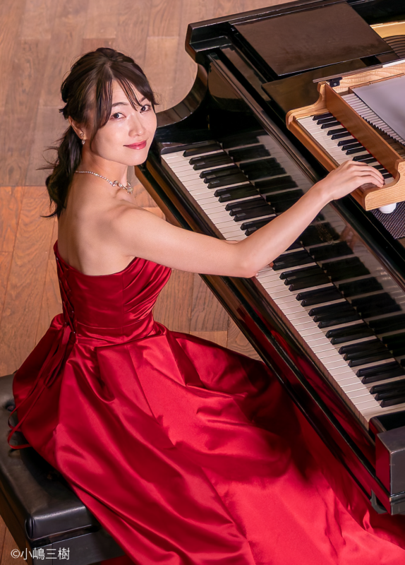 伴奏：稲島 早織（ピアノ）